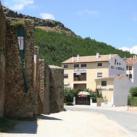 Hostal Restaurante La Muralla Canete  Esterno foto
