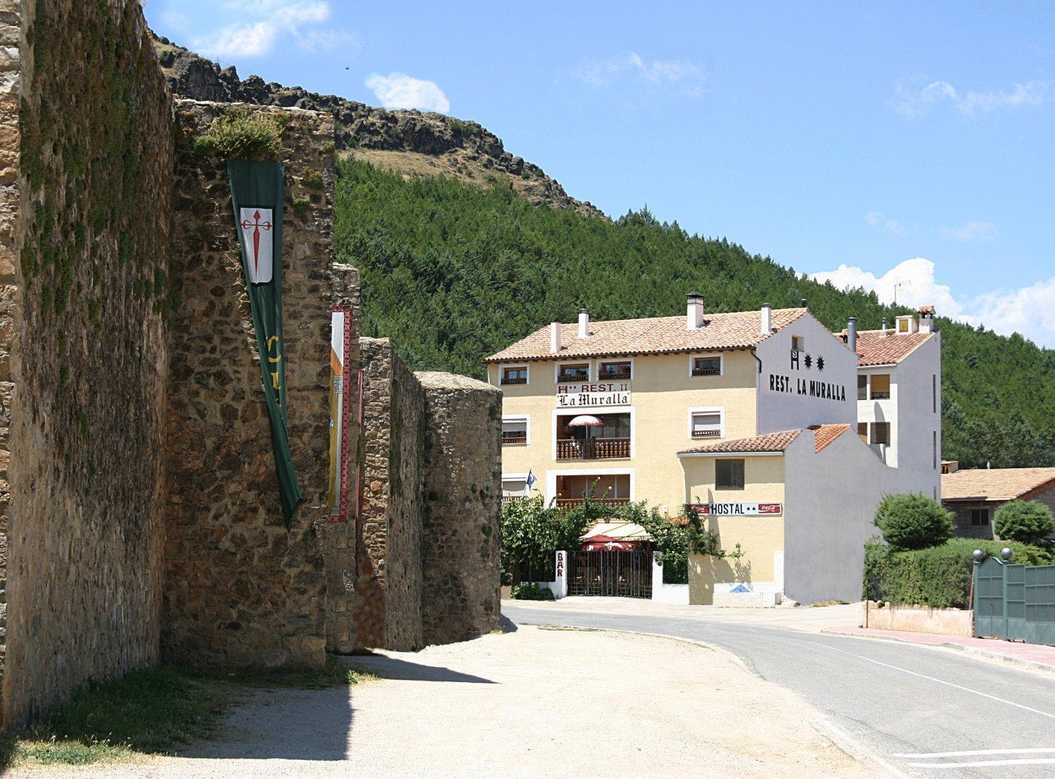 Hostal Restaurante La Muralla Canete  Esterno foto