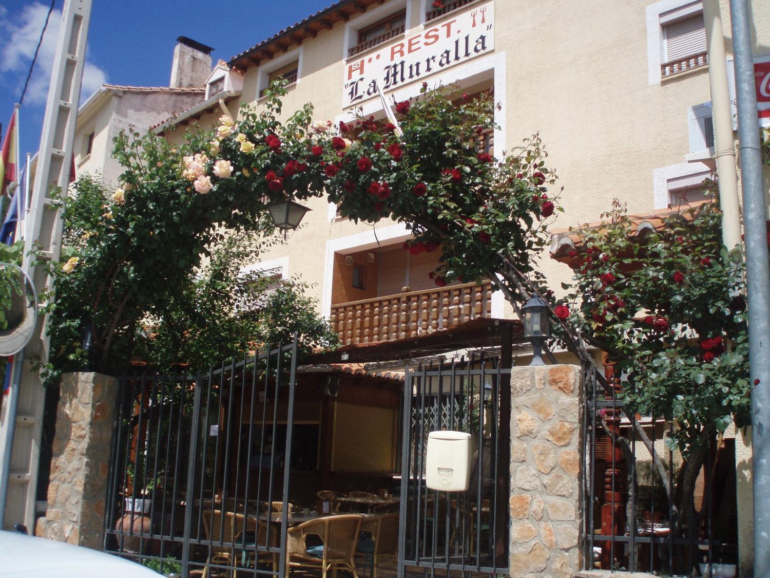 Hostal Restaurante La Muralla Canete  Esterno foto