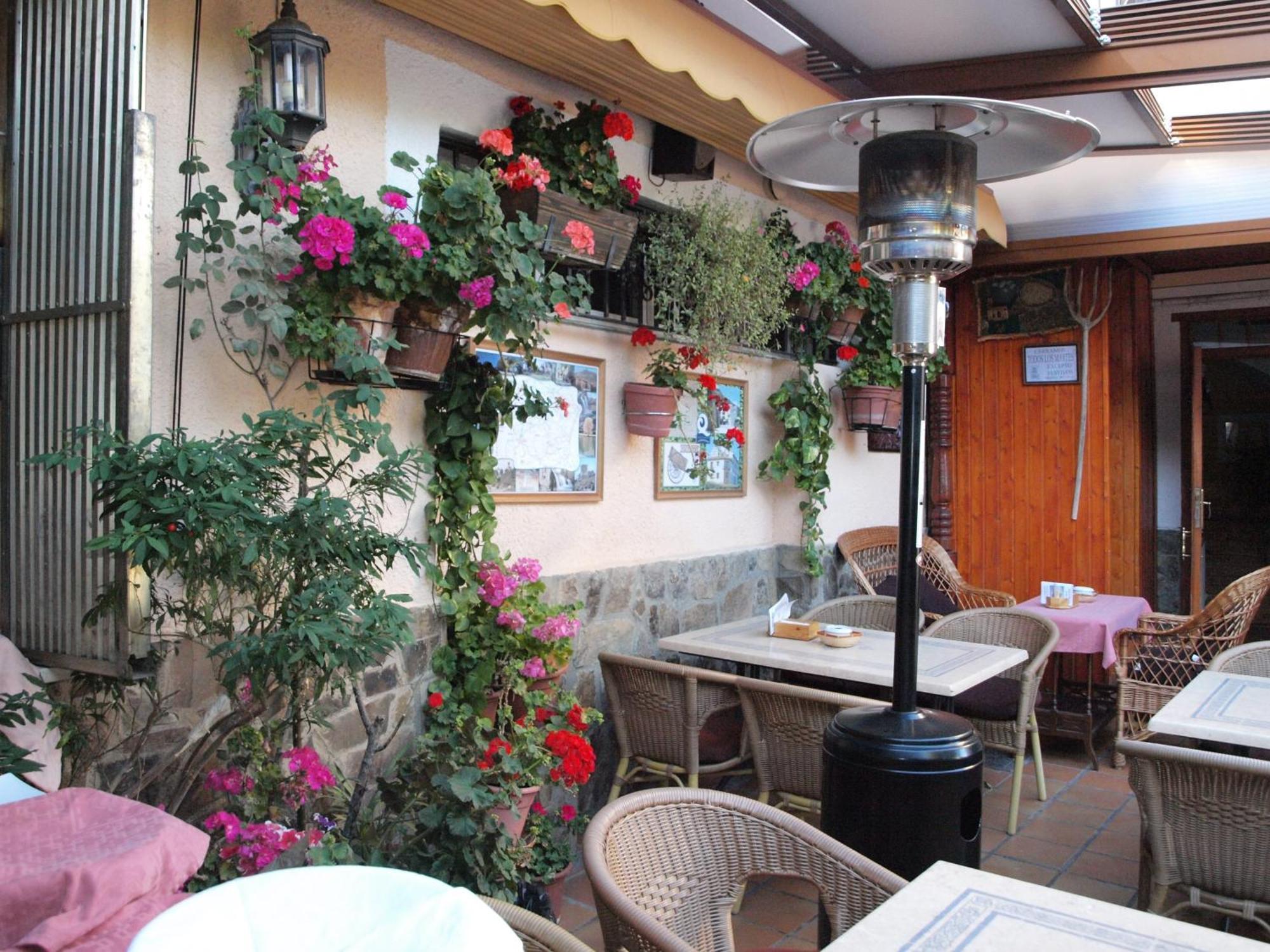 Hostal Restaurante La Muralla Canete  Esterno foto