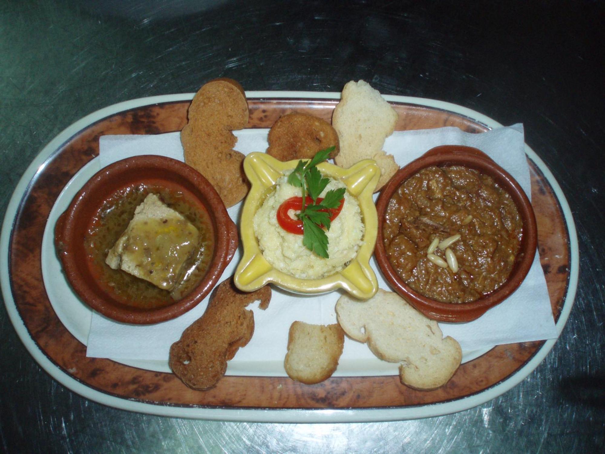 Hostal Restaurante La Muralla Canete  Esterno foto