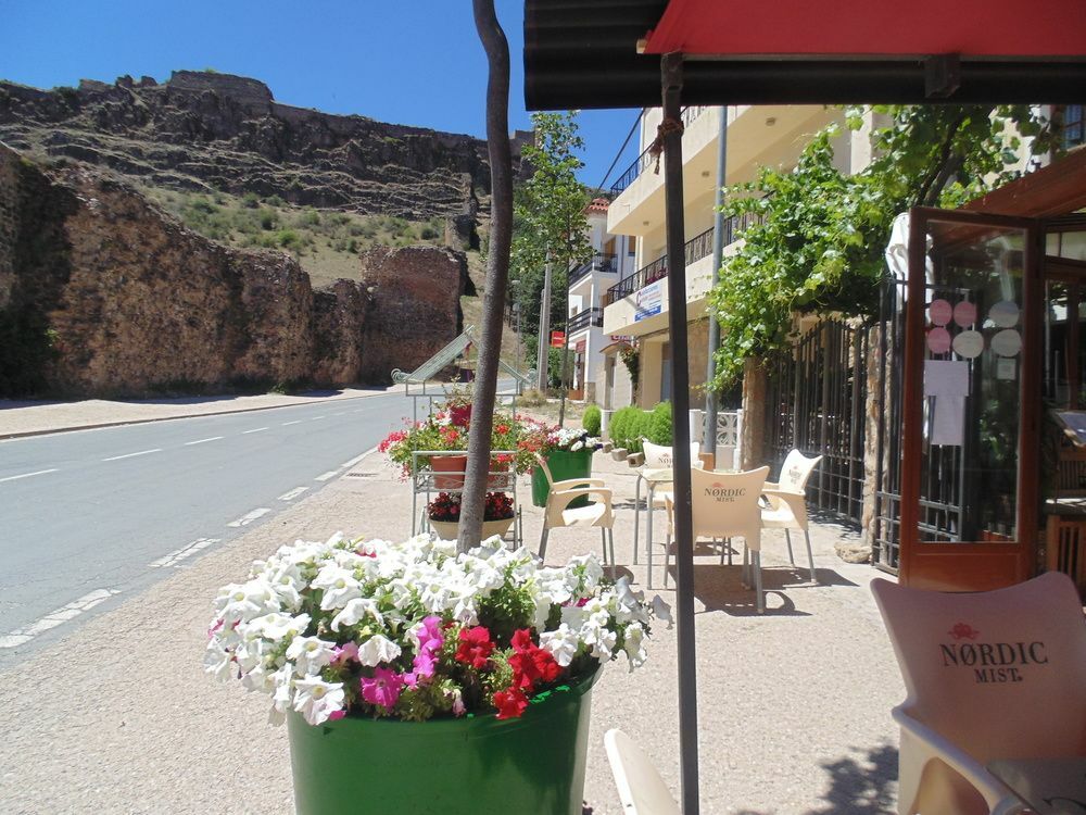 Hostal Restaurante La Muralla Canete  Esterno foto